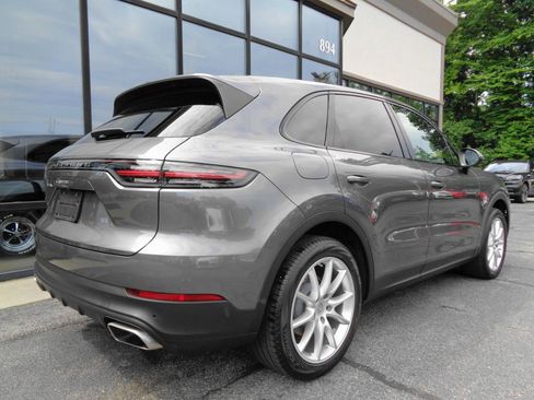 Used 2022 Porsche Cayenne AWD/4WD image 5