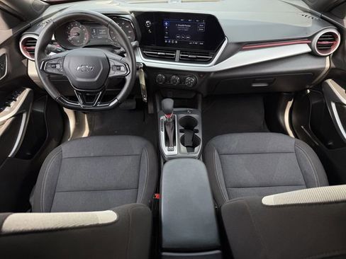 Used 2024 Chevrolet Trax RS FWD image 13