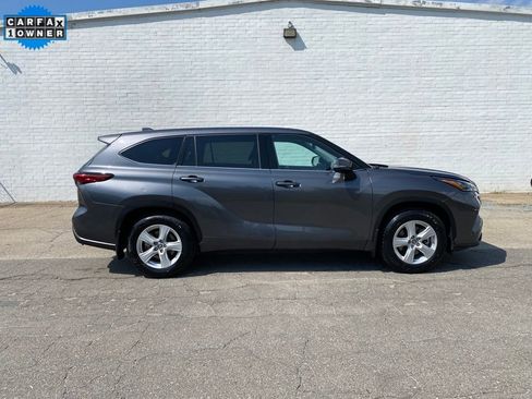 Used 2020 Toyota Highlander LE image 1