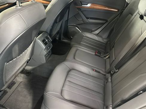 Used 2023 Audi Q5 2.0T Premium w/ Convenience Package image 14