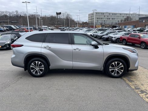 Used 2023 Toyota Highlander XLE image 7