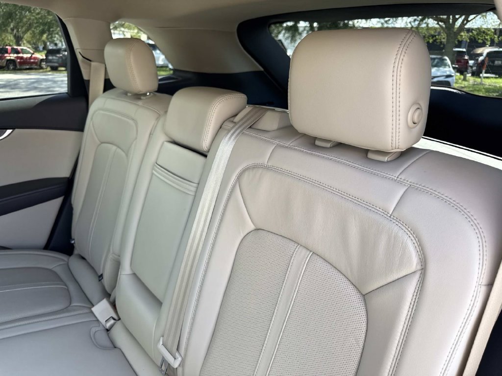 Used 2019 Lincoln Nautilus Reserve FWD image 14