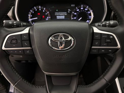 Used 2024 Toyota Highlander XLE image 17