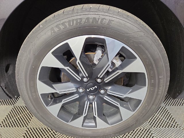Certified 2024 Kia Carnival EX FWD image 10