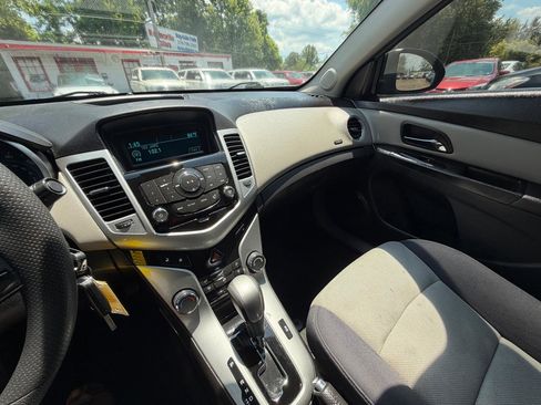 Used 2013 Chevrolet Cruze LS FWD image 19