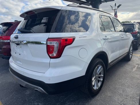 Used 2016 Ford Explorer XLT w/ Equipment Group 202A FWD image 4