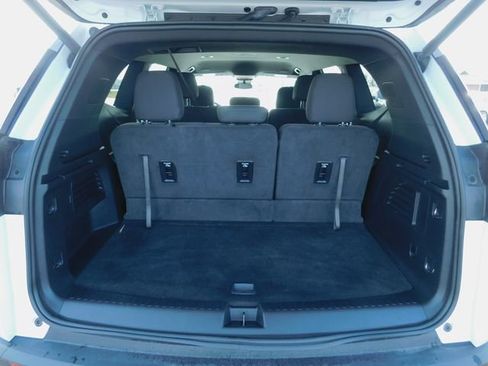 Used 2025 GMC Acadia Elevation image 12