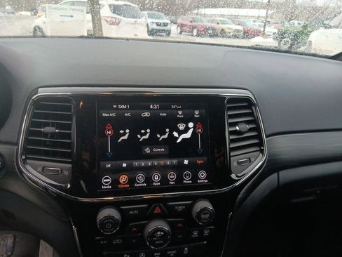 Used 2021 Jeep Grand Cherokee Laredo X image 34