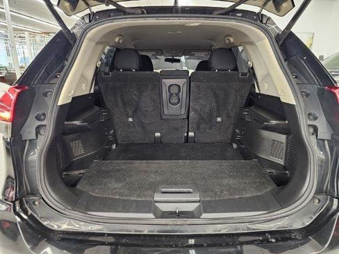 Used 2018 Nissan Rogue SV AWD/4WD image 39