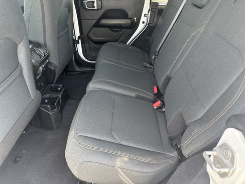 Used 2025 Jeep Wrangler Unlimited Sahara AWD/4WD image 6