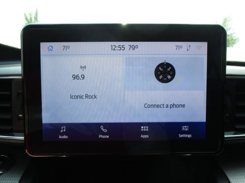 Used 2020 Ford Explorer XLT w/ Equipment Group 202A AWD/4WD image 19