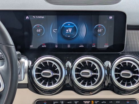Used 2020 Mercedes-Benz GLB 250 image 17