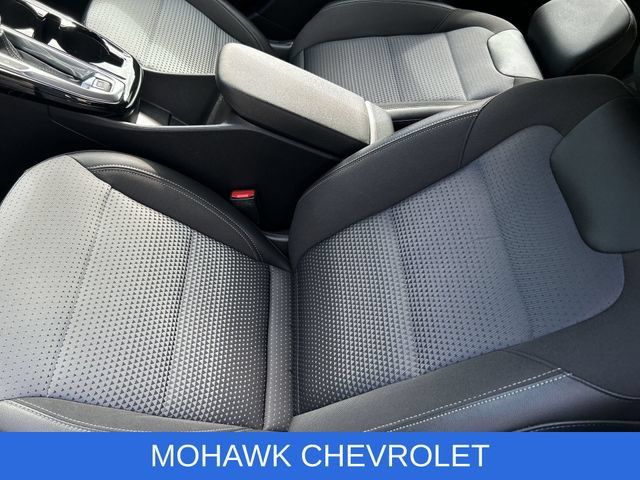 Used 2024 Chevrolet Trax LT w/ Driver Confidence Package FWD image 19