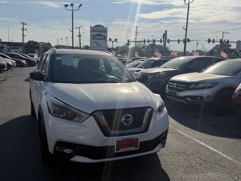 Used 2018 Nissan Kicks SR image 7
