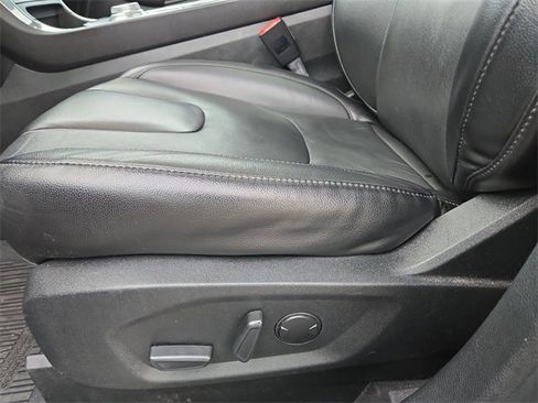 Used 2021 Ford Edge Titanium image 25