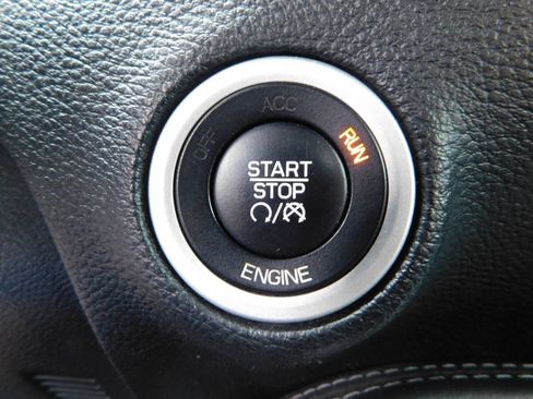 Used 2015 Dodge Challenger SXT image 15