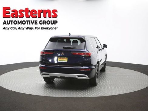 Used 2023 Mitsubishi Outlander SE AWD/4WD image 39