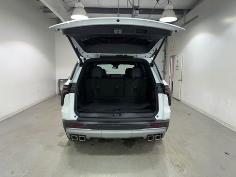 New 2026 Chevrolet Traverse LT w/ Sun and Wheel Package image 7