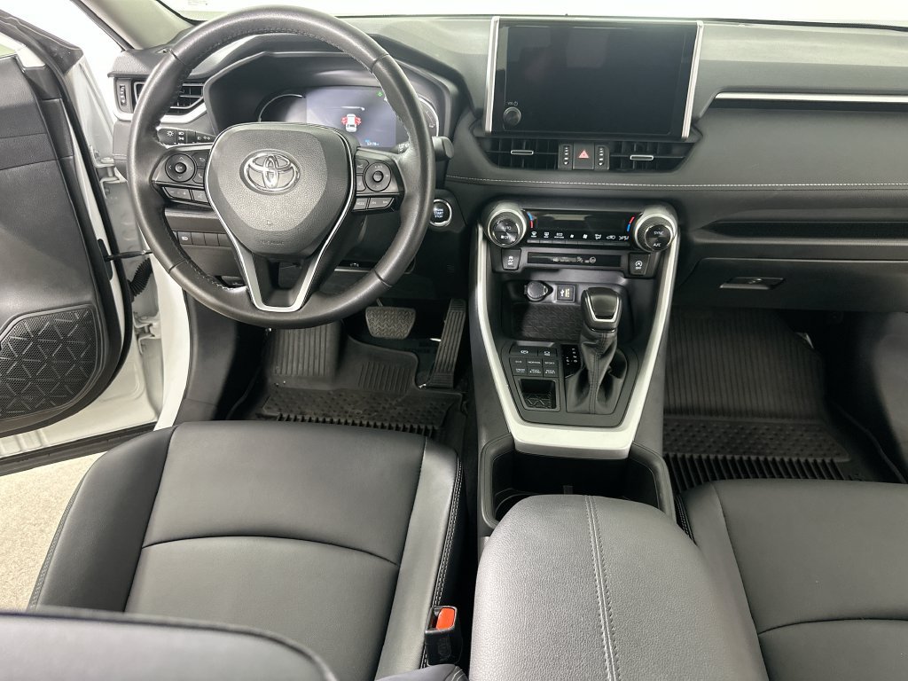 Used 2025 Toyota RAV4 XLE Premium AWD/4WD image 19