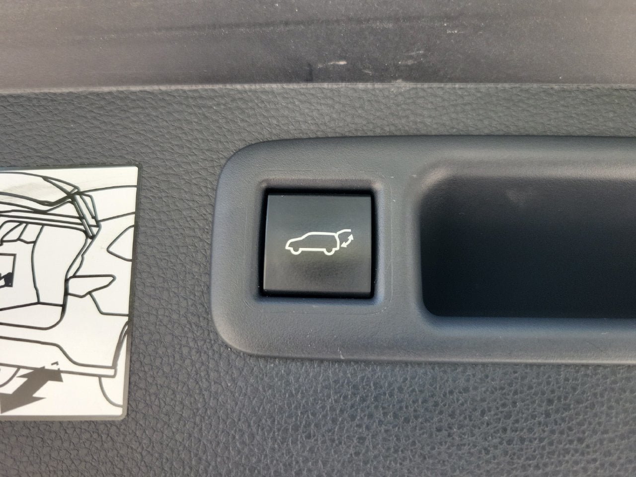 Used 2023 Toyota Highlander Platinum FWD image 9