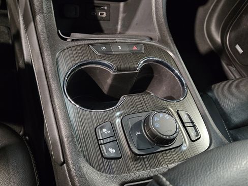 Used 2023 GMC Acadia SLT image 33