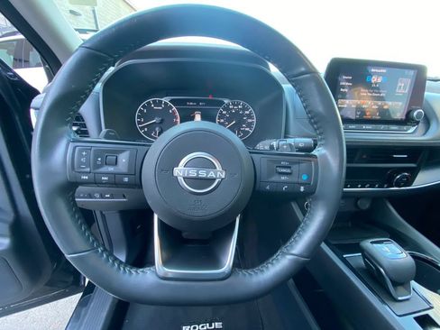 Used 2023 Nissan Rogue SV w/ SV Premium B Package FWD image 15