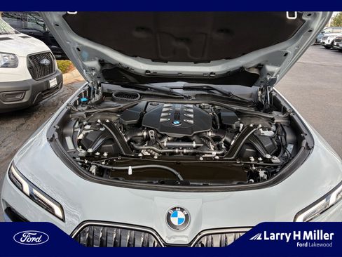 Used 2025 BMW 760i xDrive w/ Premium Package image 21