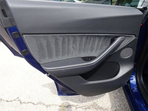 Used 2021 Tesla Model Y Long Range image 16