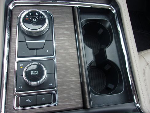 Used 2022 Ford Expedition Limited AWD/4WD image 24