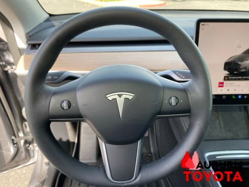 Used 2025 Tesla Model Y Long Range AWD/4WD image 41