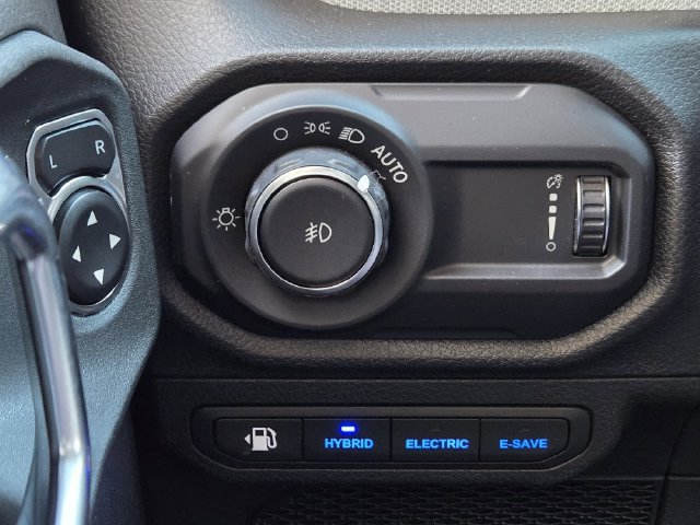 Used 2024 Jeep Wrangler Unlimited AWD/4WD image 23
