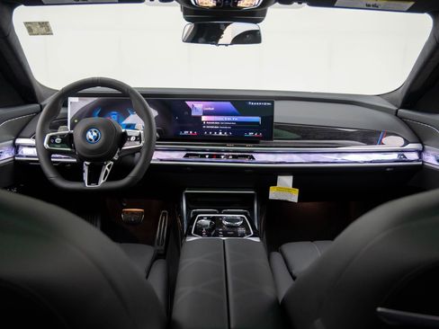 New 2026 BMW 750e xDrive w/ Executive Package AWD/4WD image 10