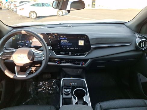 Used 2026 Chevrolet Equinox LT w/ Convenience Package II image 9