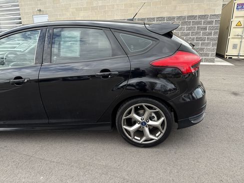 Used 2017 Ford Focus ST image 4