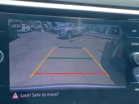 Certified 2023 Volkswagen Atlas Cross Sport SE w/ Panoramic Sunroof Package AWD/4WD image 15