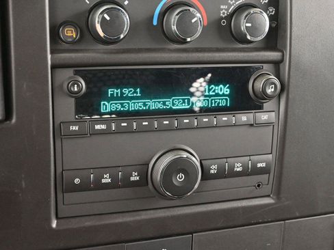 Used 2024 GMC Savana 2500 w/ Driver Convenience Package image 19