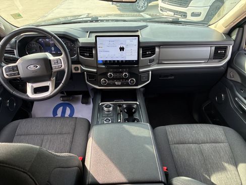Used 2024 Ford Expedition XLT image 12