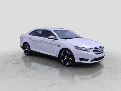Used 2015 Ford Taurus SEL w/ Equipment Group 201A AWD/4WD image 2