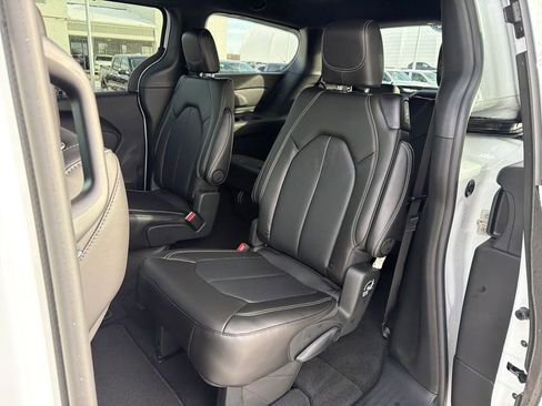 New 2026 Chrysler Pacifica Select w/ S Appearance Package image 23