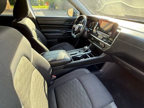 Used 2025 Nissan Pathfinder SV FWD image 22