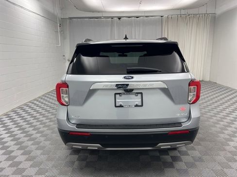 Used 2022 Ford Explorer XLT w/ Equipment Group 202A image 5