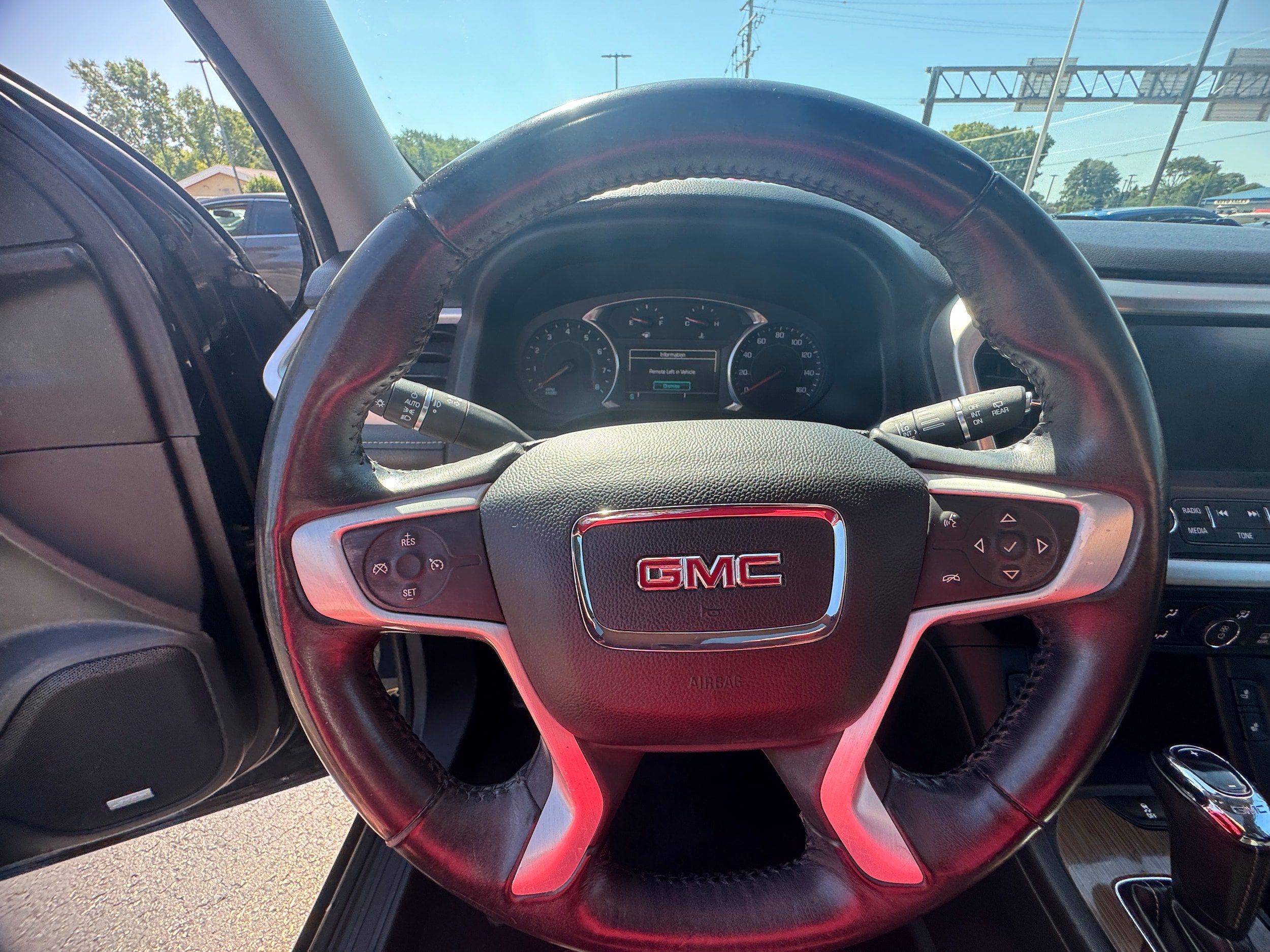 Used 2022 GMC Terrain SLT w/ Infotainment Package II AWD/4WD image 5