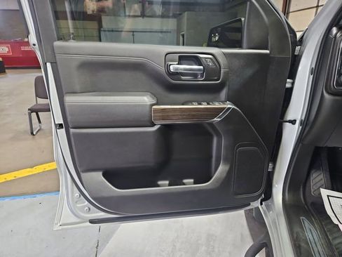 Used 2019 Chevrolet Silverado 1500 RST image 11