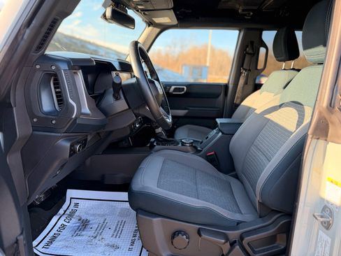 Used 2023 Ford Bronco Outer Banks image 9
