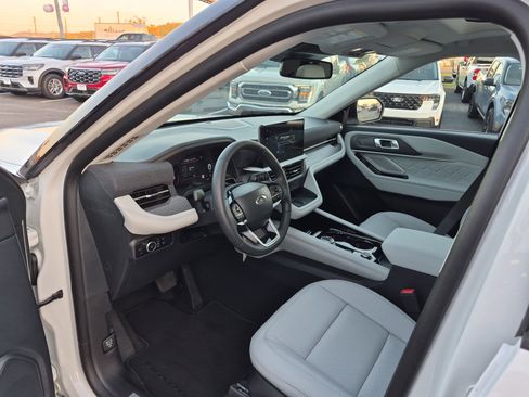 New 2025 Ford Explorer Platinum w/ Ultimate Package image 13