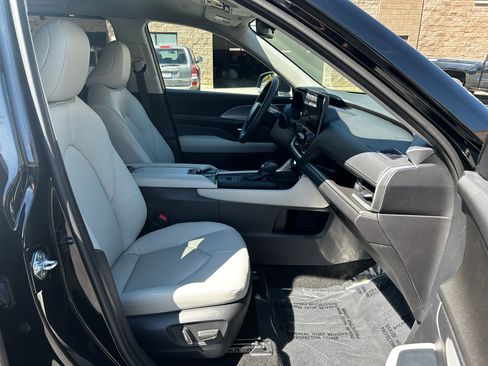 Used 2026 Toyota Grand Highlander XLE image 30