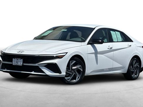 Certified 2025 Hyundai Elantra Sport FWD image 2