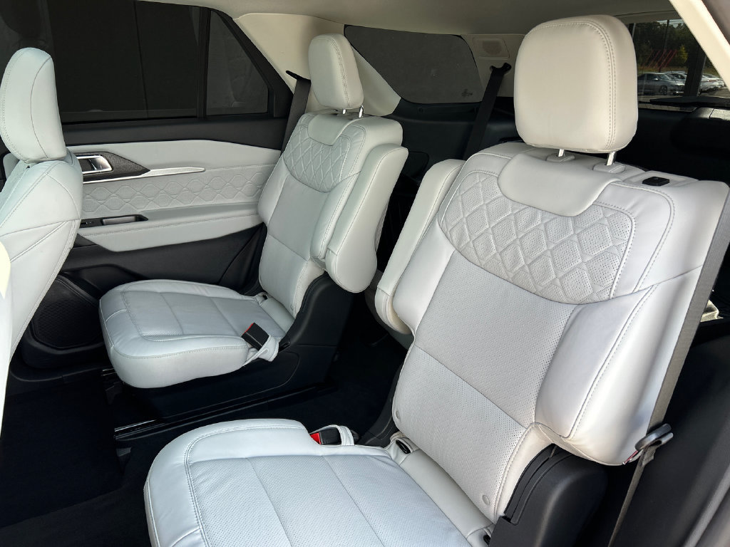 Used 2025 Ford Explorer Platinum w/ Ultimate Package AWD/4WD image 24