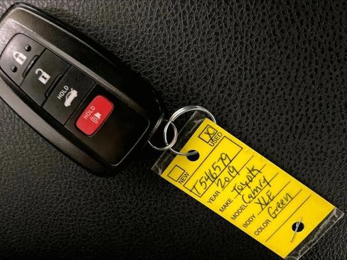 Used 2019 Toyota Camry XLE image 11