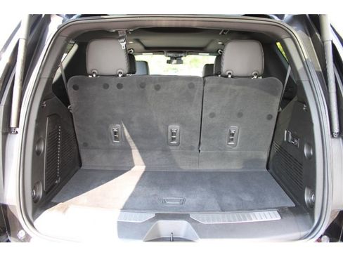 Used 2023 Chevrolet Tahoe Z71 w/ Luxury Package image 27